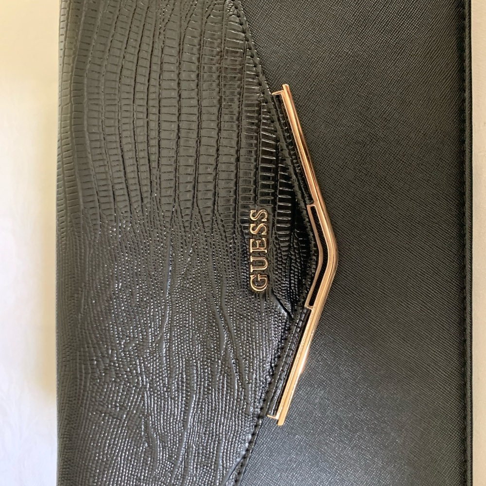 Medium black clutch